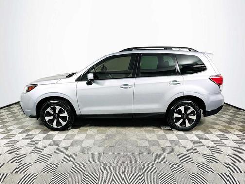 Ice Silver Metallic 2018 Subaru Forester 2.5i Premium