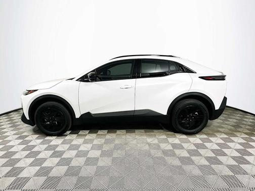 COSMIC WHT PRL 2026 Subaru Uncharted Sport
