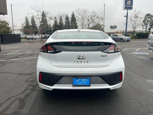 2020 Hyundai IONIQ Plug-In Hybrid SE