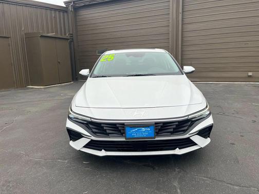 2025 Hyundai ELANTRA Limited