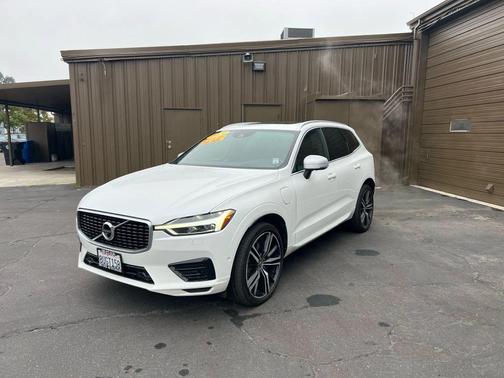2019 Volvo XC60 Recharge Plug-In Hybrid T8 R-Design