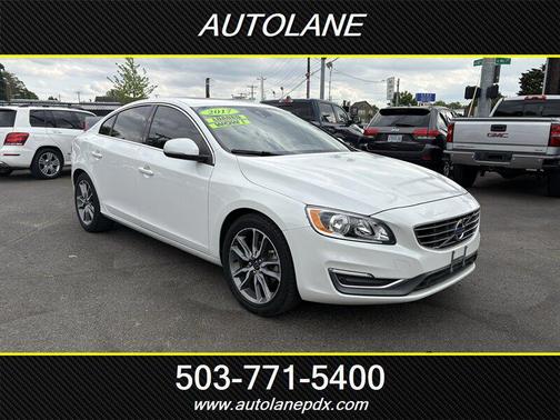 Crystal White Pearl 2017 Volvo S60 Inscription T5