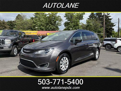 Granite Crystal Metallic Clearcoat 2017 Chrysler Pacifica Touring-L