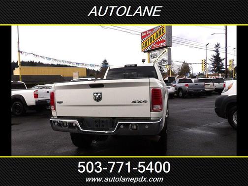 2017 RAM 3500 Laramie Crew Cab 4x4 8' Box