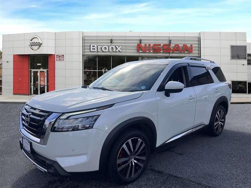 2023 Nissan Pathfinder Platinum
