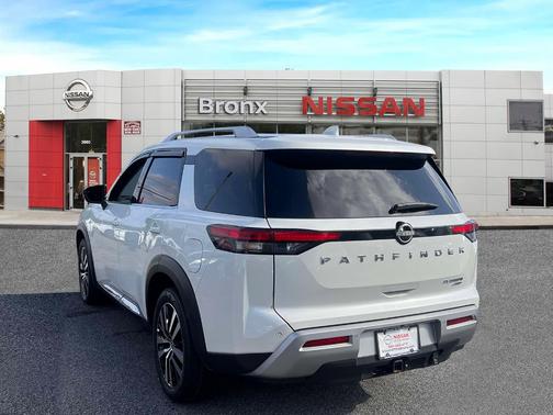 2023 Nissan Pathfinder Platinum