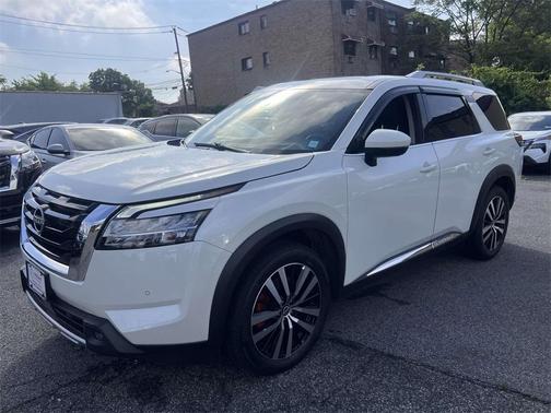2023 Nissan Pathfinder Platinum