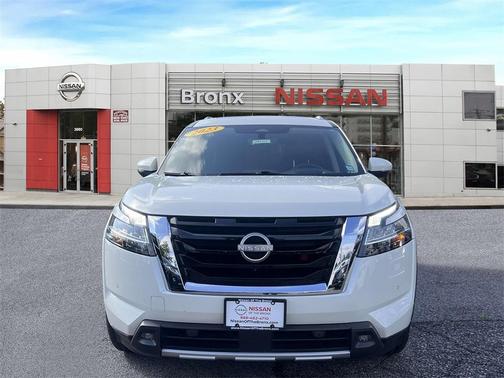 2023 Nissan Pathfinder Platinum