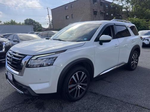 2023 Nissan Pathfinder Platinum