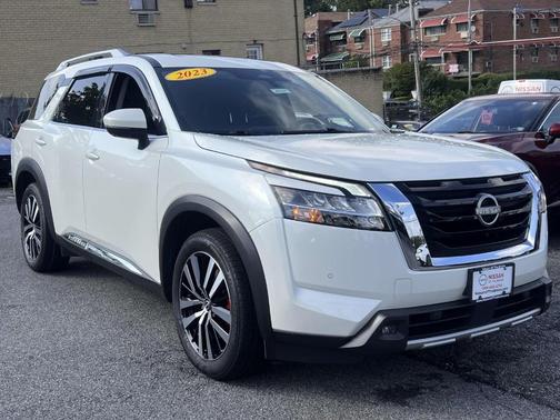 2023 Nissan Pathfinder Platinum