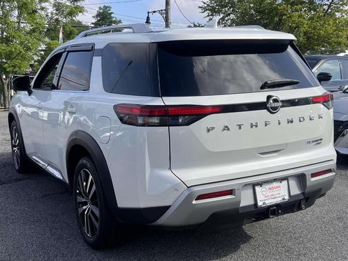 2023 Nissan Pathfinder Platinum