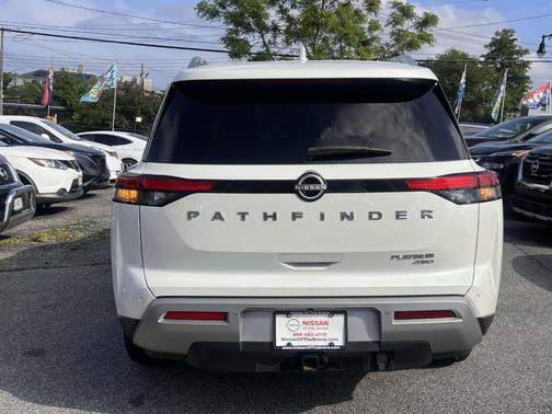 2023 Nissan Pathfinder Platinum