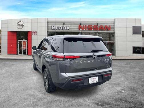 2024 Nissan Pathfinder S