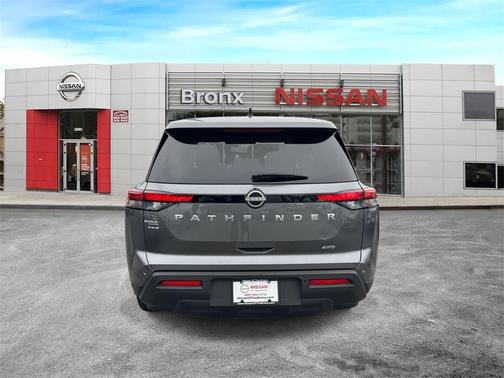 2024 Nissan Pathfinder S