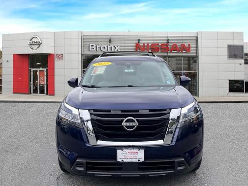 2022 Nissan Pathfinder SV