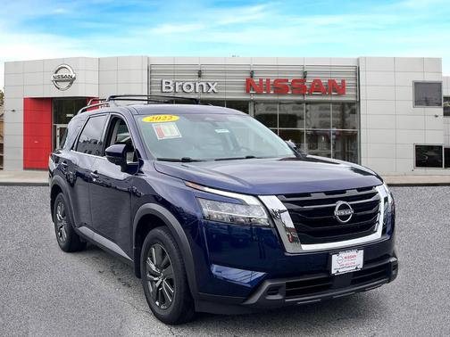 2022 Nissan Pathfinder SV