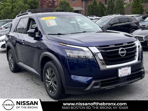 2022 Nissan Pathfinder SV