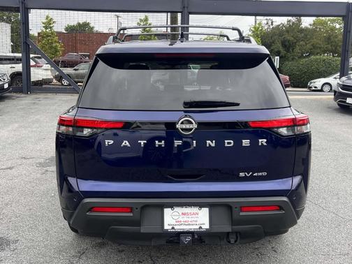 2022 Nissan Pathfinder SV