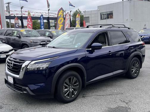 2022 Nissan Pathfinder SV