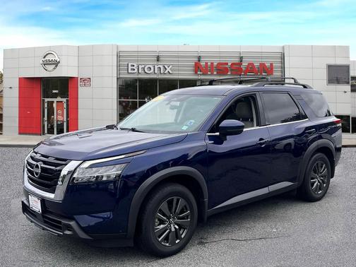 2022 Nissan Pathfinder SV