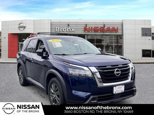 2022 Nissan Pathfinder SV