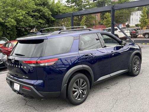 2022 Nissan Pathfinder SV