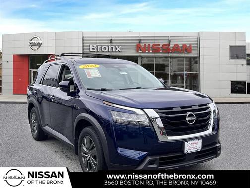 2022 Nissan Pathfinder SV