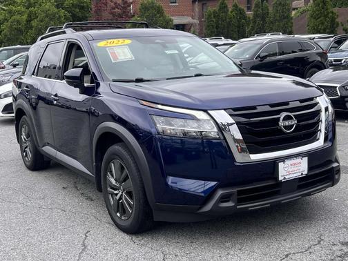 2022 Nissan Pathfinder SV