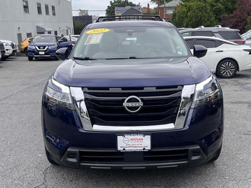 2022 Nissan Pathfinder SV