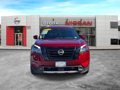 2023 Nissan Pathfinder SL