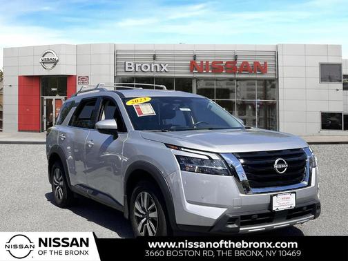 2023 Nissan Pathfinder SL