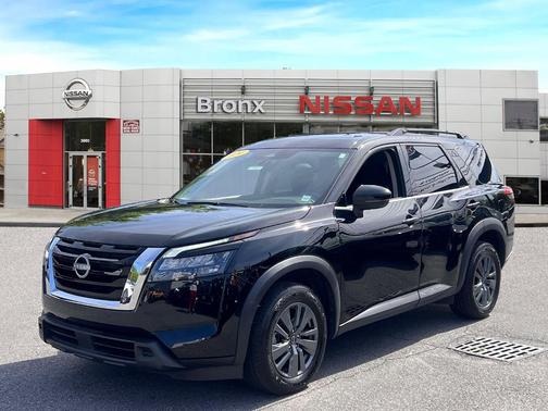 2024 Nissan Pathfinder SV