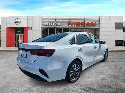 Snow White Pearl 2022 Kia Forte LXS