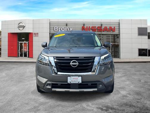 2022 Nissan Pathfinder SL