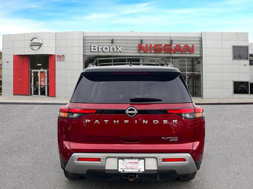 2022 Nissan Pathfinder Platinum