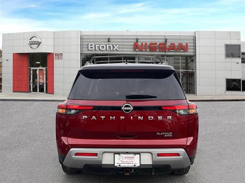 2022 Nissan Pathfinder Platinum