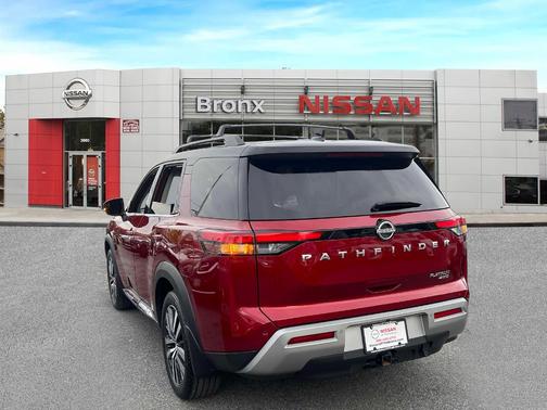 2022 Nissan Pathfinder Platinum