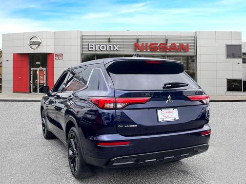 2022 Mitsubishi Outlander SE