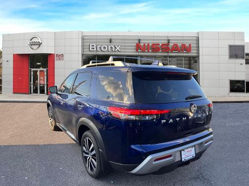 2023 Nissan Pathfinder Platinum