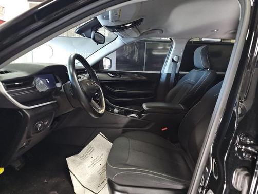 2022 Jeep Grand Cherokee L Laredo