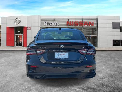 2022 Nissan Maxima SR