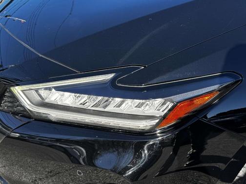 2022 Nissan Maxima SR