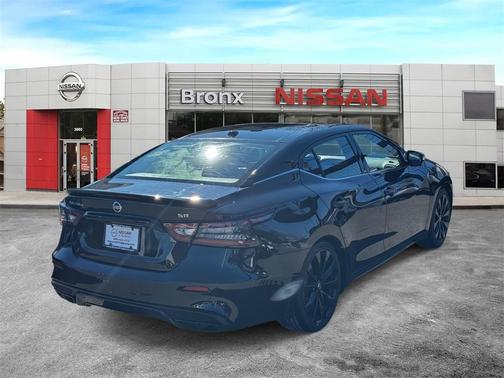 2022 Nissan Maxima SR