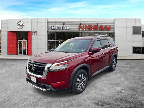 2022 Nissan Pathfinder SL