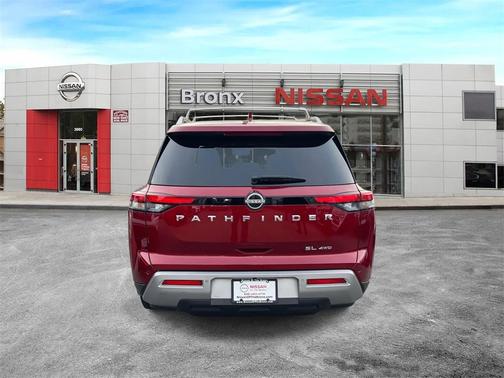 2022 Nissan Pathfinder SL