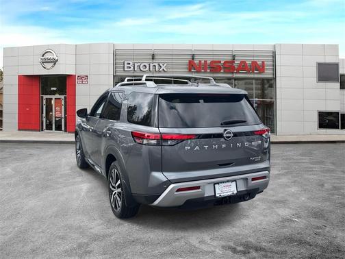 2024 Nissan Pathfinder Platinum