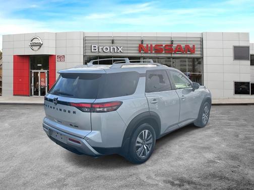 2022 Nissan Pathfinder SL