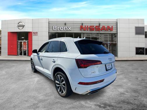 Ibis White 2023 Audi Q5 45 S line quattro Premium