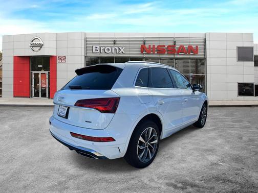 Ibis White 2023 Audi Q5 45 S line quattro Premium