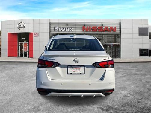 2024 Nissan Versa 1.6 SR